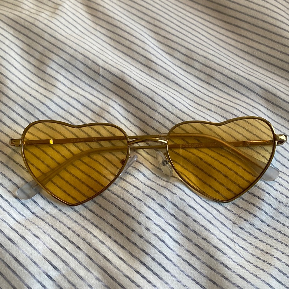 Heart eye sunglasses